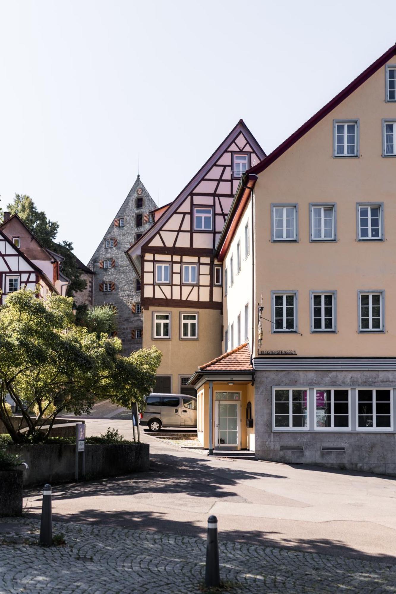 3 Bedroom Altstadtwohnung Mit Parkplatz, Tolle Lage In Schwaebisch Hall, Bis 8 Personen Exterior photo